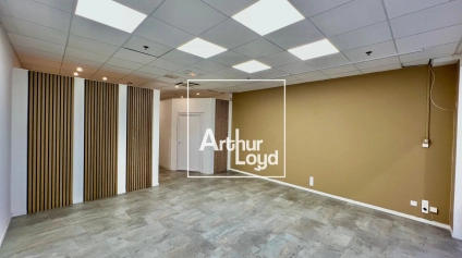 Local commercial à louer - 110 m² - Galerie dynamique en zone commerciale stratégique - Juvignac - Offre immobilière - Arthur Loyd