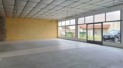 A LOUER LOCAL COMMERCIAL 190m² BELLE LONGUEUR DE VITRINE AXE POITIERS / TOURS LES ORMES (86) - Offre immobilière - Arthur Loyd