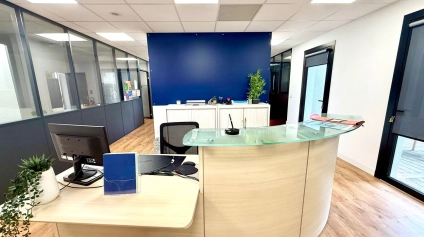 PLATEAU DE BUREAUX ENTIEREMENT RENOVÉ ET CLOISONNÉ DANS IMMEUBLE NEUF - Offre immobilière - Arthur Loyd
