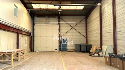 Local d'activité - Parking fermé - Offre immobilière - Arthur Loyd