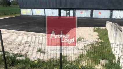  Local à fort potentiel de1500 m² sur axe passant et à proximité de la zone commerciale de Romilly Sur Seine. - Offre immobilière - Arthur Loyd