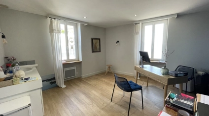A LOUER - PETIT IMMEUBLE INDÉPENDANT -CENTRE VILLE DE BASSE GOULAINE - Offre immobilière - Arthur Loyd
