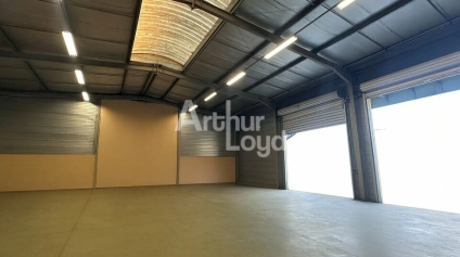 A LOUER - ENTREPOT / LOCAL D'ACTIVITE DE 1500m2 AVEC QUAIS - Offre immobilière - Arthur Loyd