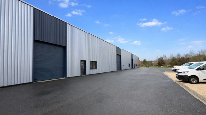 Cellule d'activités avce bureaux à louer - 350 m2 - Est Métropole - Offre immobilière - Arthur Loyd