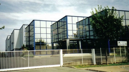 Location bâtiment indépendant 3500 m2 Tremblay-en-France visibilité A104 - Offre immobilière - Arthur Loyd