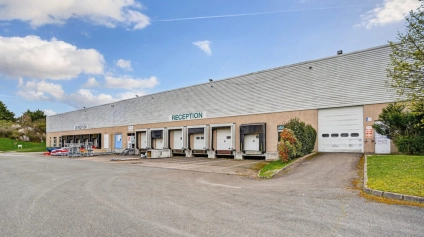 Locaux d’activité à louer à Coignières, grande hauteur sous plafond - Offre immobilière - Arthur Loyd