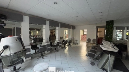 Vente local commercial Lyon 8 surface modulable et visibilité axe passant - Offre immobilière - Arthur Loyd