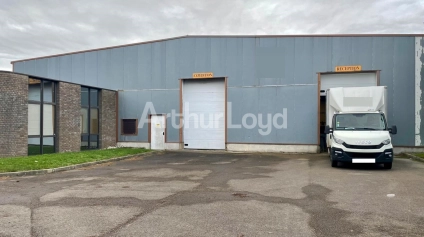 BÂTIMENT INDUSTRIEL À LOUER - CALAIS AVEC ACCÈS LOGISTIQUE IMMÉDIAT - Offre immobilière - Arthur Loyd