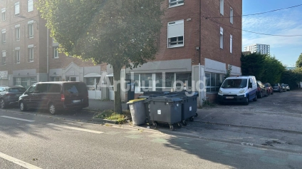 Bureaux à vendre - RDC ERP avec visibilité, parkings et accès métro immédiat - Offre immobilière - Arthur Loyd