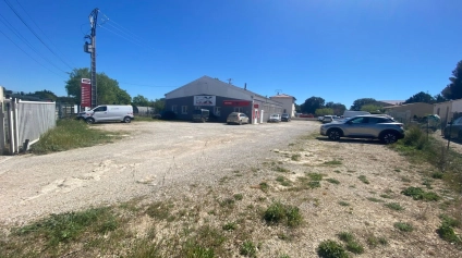 380m² local d'activités à vendre D19 GRANS - Offre immobilière - Arthur Loyd