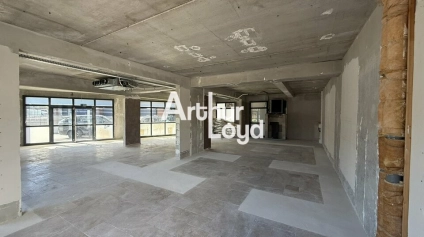 Local commercial 157.13 m² à Puget-sur-Argens - Environnement dynamique - Offre immobilière - Arthur Loyd