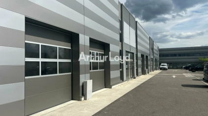 LOCAL D'ACTIVITE - ENTREPOT à LOUER de 273.74 m² - Offre immobilière - Arthur Loyd