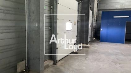 Local de Stockage à Louer, avec quais et accès plein pied de 1 400 m2, avec cour privative - Offre immobilière - Arthur Loyd