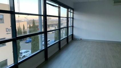 Bureau à louer à Avignon extra muros avec parking et fibre optique - Offre immobilière - Arthur Loyd