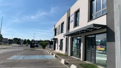 Bureaux à louer à Avignon ZI Fontcouverte avec parking et visibilité commerciale - Offre immobilière - Arthur Loyd