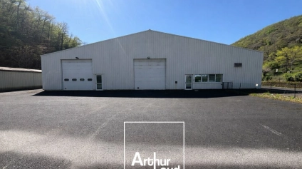 A LOUER LOCAL D'ACTIVITÉ TRES LUMINEUX DE 3000 m2 - Souillac - Proximité autoroute A20 - Offre immobilière - Arthur Loyd