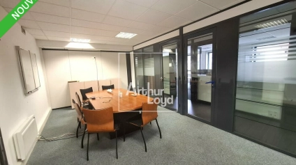 A saisir, bureaux à louer en pied de gare avec nombreux parkings - Offre immobilière - Arthur Loyd
