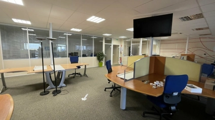 LOCATION BUREAUX A ECHIRE PROCHE NIORT ENVIRON 376m2 AVEC PARKINGS BELLE VISIBILITE - Offre immobilière - Arthur Loyd