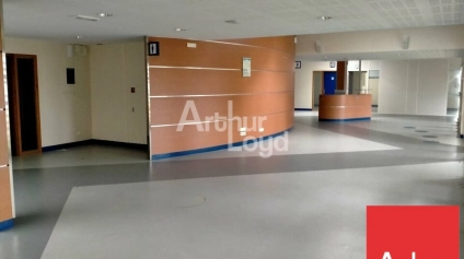 A VENDRE BUREAUX SUR 850m² AVEC PARKING PRIVATIF CHATELLERAULT NORD (86) - Offre immobilière - Arthur Loyd