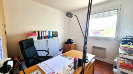 POITIERS BUREAUX A LOUER FACE A LA POLYCLINIQUE DE LA PROVIDENCE : 92M² - Offre immobilière - Arthur Loyd