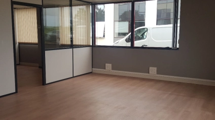 POITIERS ZI REPUBLIQUE - 70 m² DE BUREAUX RENOVES A LOUER - Offre immobilière - Arthur Loyd