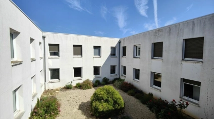 BUREAUX À LOUER 180 M²  POITIERS ZI RÉPUBLIQUE  ENTIÈREMENT RÉNOVÉS  PARKING - Offre immobilière - Arthur Loyd