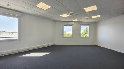 POITIERS ZI REPUBLIQUE - BUREAUX A LOUER DE 275M² - Offre immobilière - Arthur Loyd