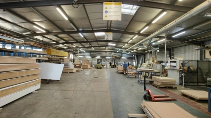 A LOUER - BATIMENT INDUSTRIEL GRAND POITIERS CHASSENEUIL 2810M2 - Offre immobilière - Arthur Loyd