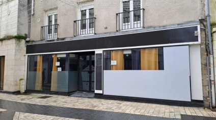 A VENDRE LOCAL COMMERCIAL EN PLEIN CENTRE DE LA RUE BOURBON CHATELLERAULT - Offre immobilière - Arthur Loyd