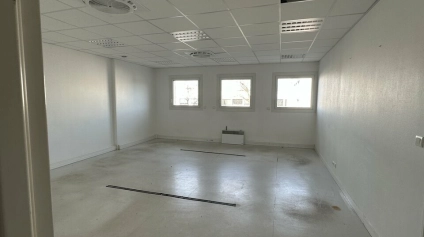 BUREAUX À LOUER DANS L'IMMEUBLE DE LA CHAMBRE DES MÉTIERS-PROCHES TOUTES COMMODITÉS - Offre immobilière - Arthur Loyd