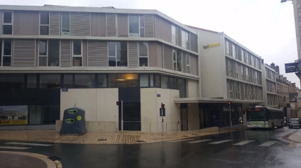 POITIERS A 2 PAS DES CORDELIERS BUREAUX EN REZ DE CHAUSSEE - Offre immobilière - Arthur Loyd