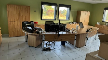 VENDRENNE  ENSEMBLE DE BUREAUX AVEC TERRAIN CONSTRUCTIBLE À LA VENTE - Offre immobilière - Arthur Loyd