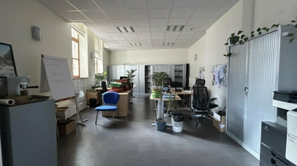 A LOUER - BUREAUX EN BON ETAT - PLACE DU MARCHÉ - CENTRE VILLE DE POITIERS - Offre immobilière - Arthur Loyd