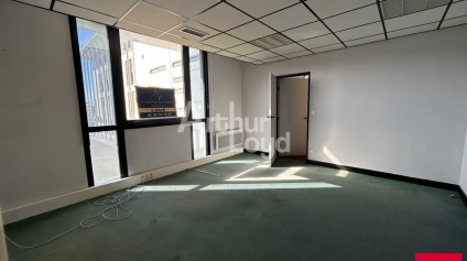 BLOIS - LOCATION BUREAUX 86,44 M² - QUARTIER ADMINISTRATIF - Offre immobilière - Arthur Loyd