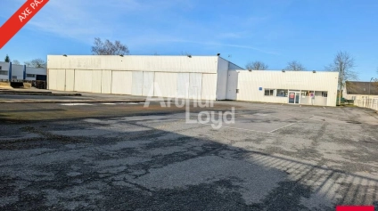 Bel emplacement visible et facilement accessible à Vitré, avec un grand foncier ! - Offre immobilière - Arthur Loyd