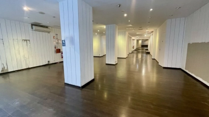 Vous recherchez un emplacement dans l'hyper-centre de Charleville-Mézières ?<br />Nous disposons de ce local commercial idéalement situé sur la voie piétonne, d'une surface totale d'enviro... - Offre immobilière - Arthur Loyd