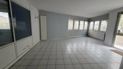 JOUE-LES-TOURS LES VAUX LOCAL D'ACTIVITES DE 410 M² A LOUER - Offre immobilière - Arthur Loyd