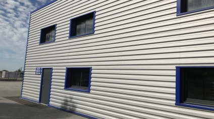 LOCATION BUREAUX NEUFS - PARKING - DONGES - PARKINGS - Offre immobilière - Arthur Loyd