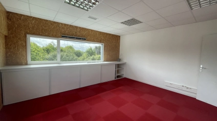 Bureaux à louer avec stockage à Pontchâteau dans immeuble indépendant - Offre immobilière - Arthur Loyd