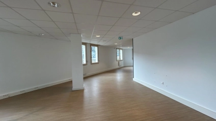 BUREAUX- A LOUER - ST NAZAIRE - GARE - 325 M2 - TERTIAIRE - Offre immobilière - Arthur Loyd