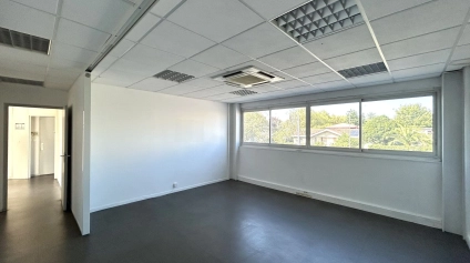 Bureaux à louer à Lormont avec accès immédiat au tramway - Offre immobilière - Arthur Loyd