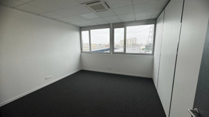 Bureaux à louer à Osny rénovés avec climatisation et stationnement - Offre immobilière - Arthur Loyd