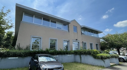 Bureaux à louer à Fourqueux ensemble sécurisé avec parking extérieur - Offre immobilière - Arthur Loyd