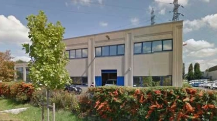 Locaux d’activité à louer à Villeneuve-la-Garenne avec grand parking extérieur - Offre immobilière - Arthur Loyd