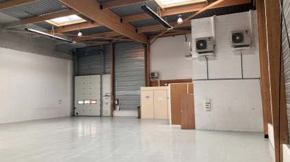 Locaux d’activité à louer Le Bourget hauteur sous plafond 7 m - Offre immobilière - Arthur Loyd