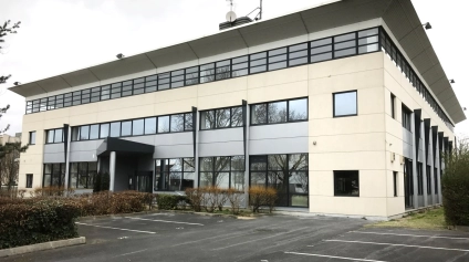 Bureau en location Gennevilliers patio intérieur et bureaux modulables - Offre immobilière - Arthur Loyd