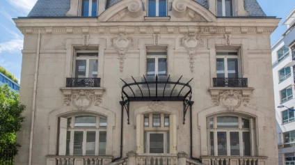 Bureaux à louer dans hôtel particulier à Clichy jardin privatif et parkings - Offre immobilière - Arthur Loyd