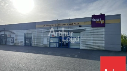 Local commercial Azay Le Brule 600 m2 - Offre immobilière - Arthur Loyd