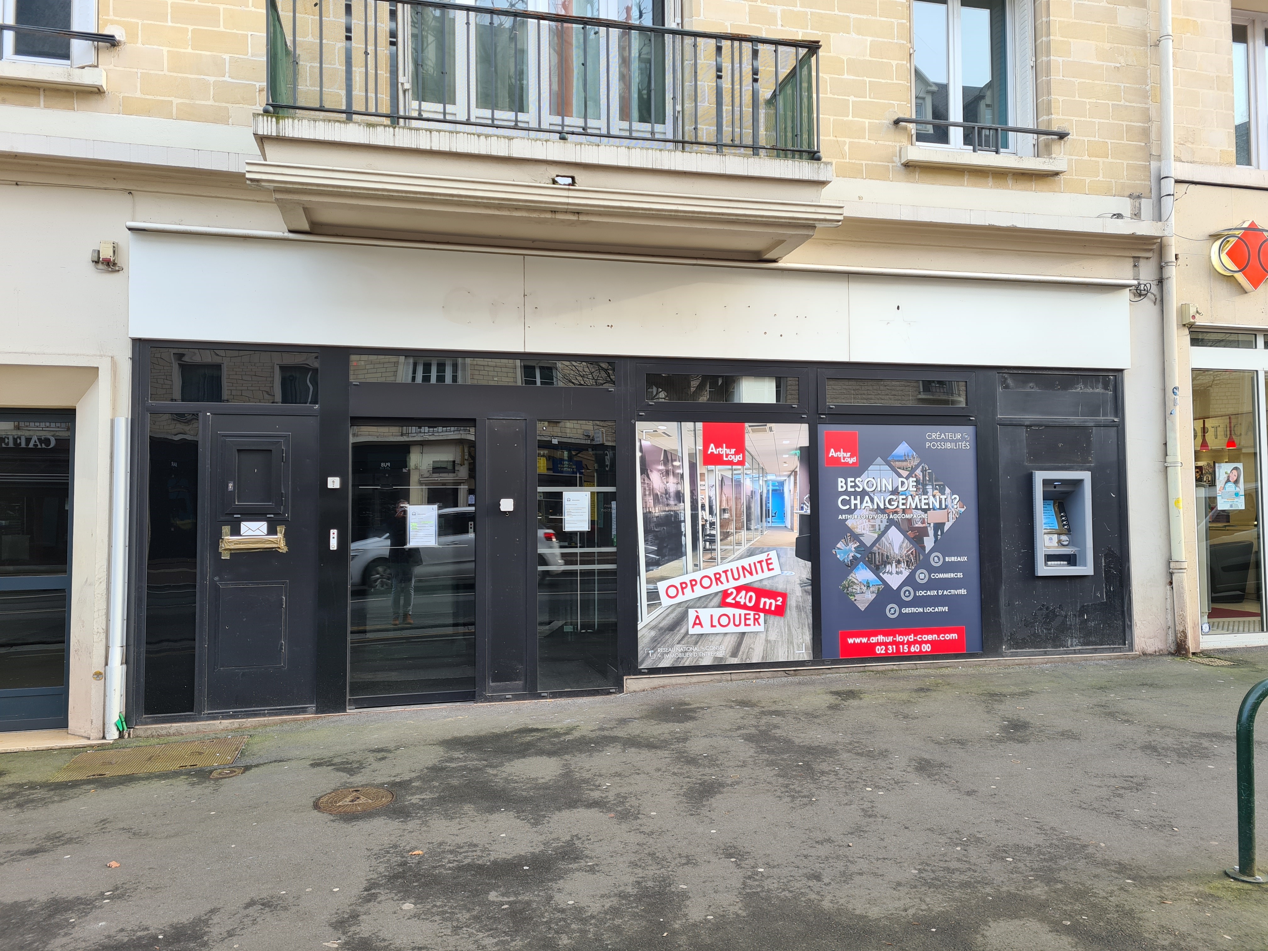 Photo facade commerce centre-ville Caen